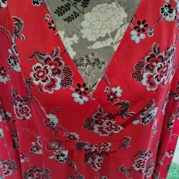 LOFT Floral Bib Front Blouse Red Small - Picture 2 of 10